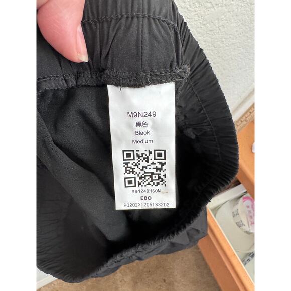 NWOT Women's Workout Gym Shorts Running Quick Dry Pockets Black Medium - Picture 11 of 12